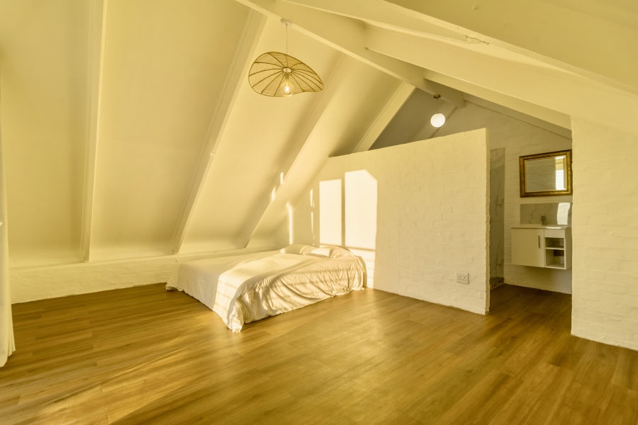 5 Bedroom Property for Sale in Grotto Bay Western Cape